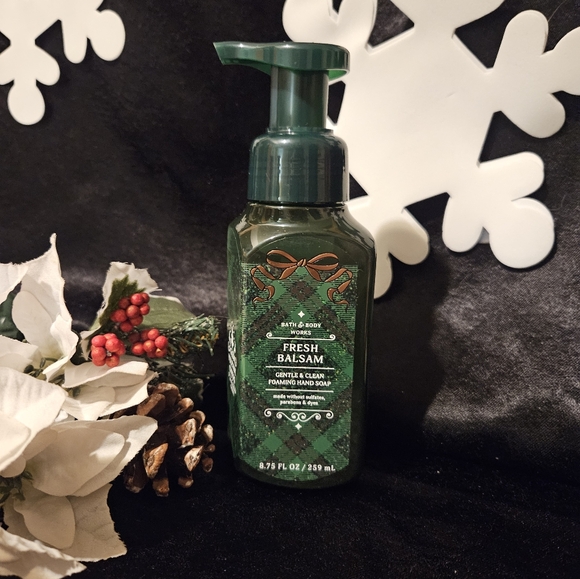 Bath & Body Works Holiday Hand Soap Trio - Red, Green, Gold - Picture 4 of 8